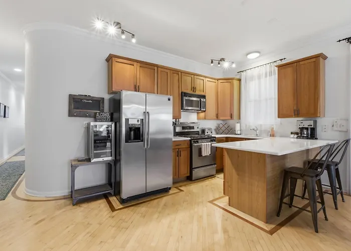 Heart Of East Village 2-bed 2-bath Peaceful Oasis * Chicago