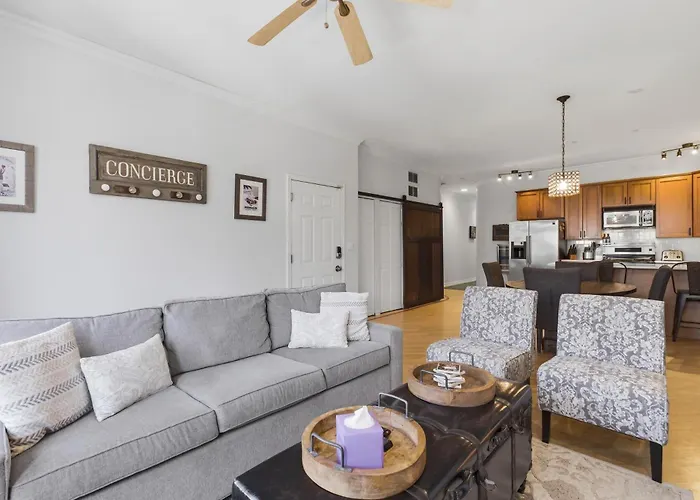 Heart Of East Village 2-bed 2-bath Peaceful Oasis *