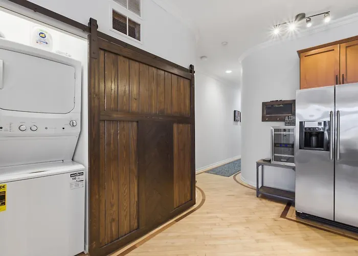 Heart Of East Village 2-bed 2-bath Peaceful Oasis * Chicago